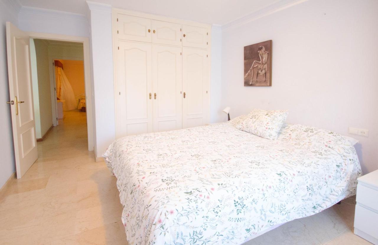 Aparment Neptuno- Located On The Promenade A Few Metres From The Beach. Estepona Kültér fotó