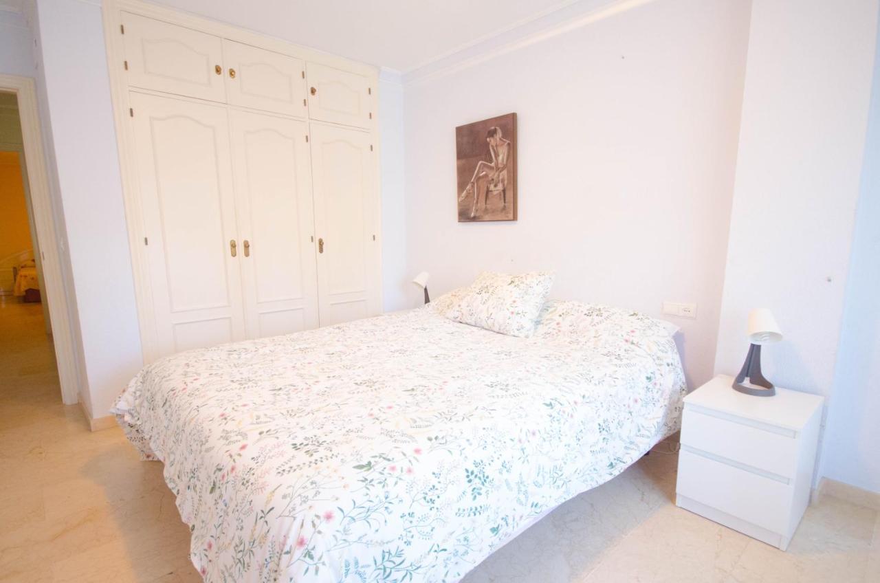 Aparment Neptuno- Located On The Promenade A Few Metres From The Beach. Estepona Kültér fotó